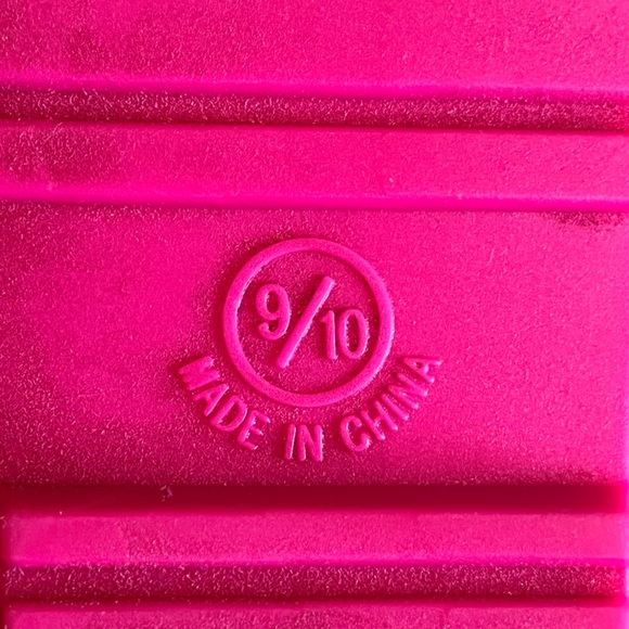 GAP toddler rubber rain boots. Quick-drying upper Rubber gripper sole Pink. 9/10 - Picture 9 of 10